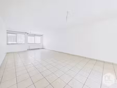 appartement 3 chambres au rez avec terrasse et jardin privat