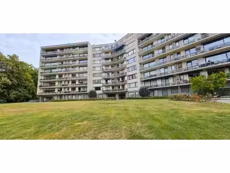uccle – bureaux lumineux au cœur d'un parc