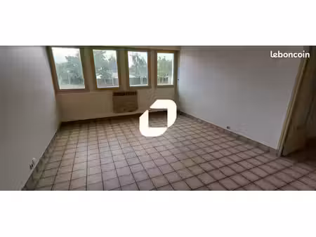 bureau 75 m²