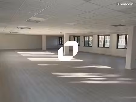 bureau 180 m²