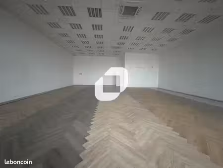 local commercial 151 m²