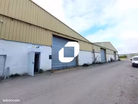 local d'activité 4 680 m²