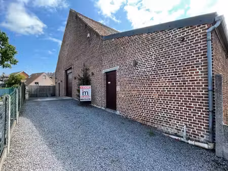 grange avec bureau  salle de réunion et entrepôt