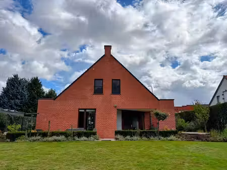 villa avec carport  parkings  jardin  3 chambres