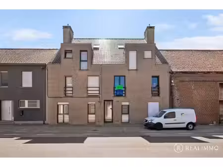 ruim appartement met 2 slaapkamers  garage en parkeerplaa...