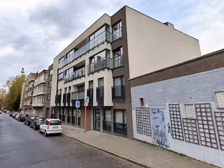 espace de bureaux 230 m² avec jardin entre uccle et forest