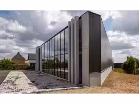 unité pme avec showroom vitré  419 m² et 6 parkings