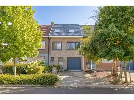 ruime gezinswoning met garage  4 slaapkamers en zuidgeric...