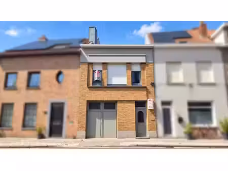 te renoveren woning met garage en diepe tuin op een rusti...