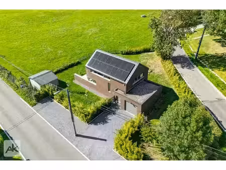 villa contemporaine ouverte sur le jardin