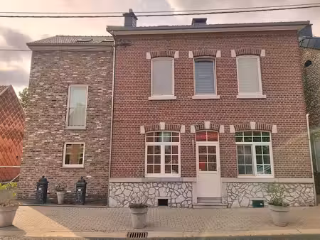 charmante maison familiale au cœur du village de richelle