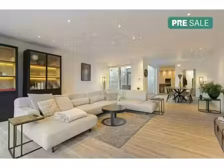 maison entièrement rénovée avec garage à vendre à wevelgem !