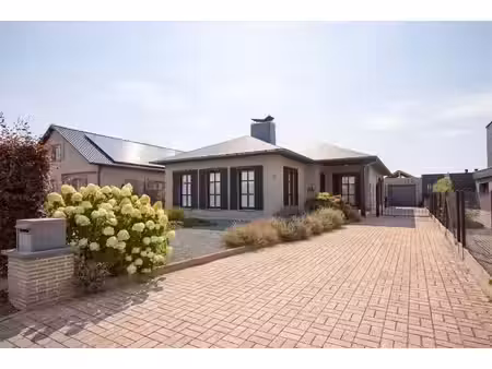 maison prête à emménager avec garage et superbe vue sur la v