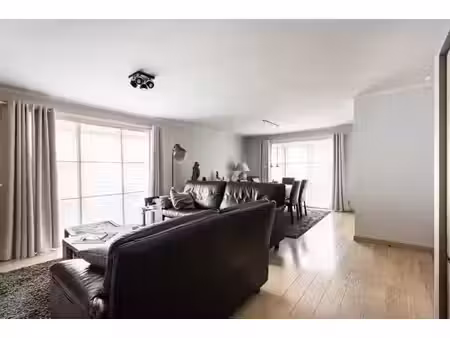 appartement spacieux avec garage inclus et grande cave range