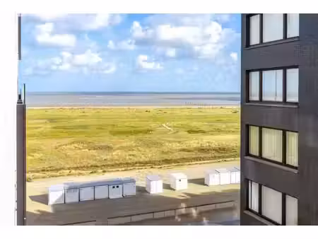 appartement d'angle avec vue latérale sur la mer  situé au