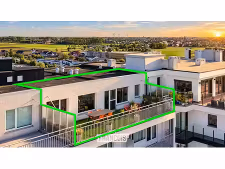penthouse rénové avec 1 chambre et immense terrasse avec vu…