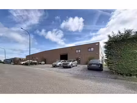 entrepôt avec bureaux à louer