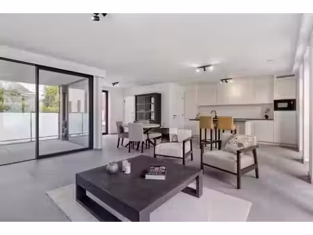 appartement neuf spacieux et de haute qualité (110 m²) à bes