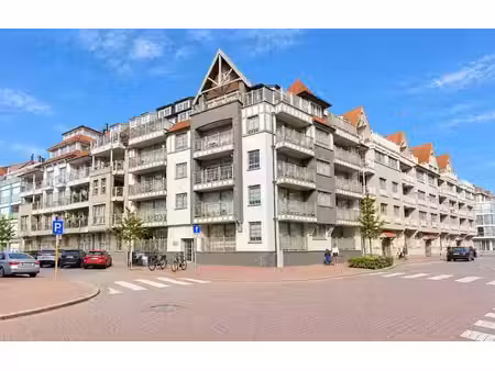 emplacement de parking facile d’accès à proximité de la zout