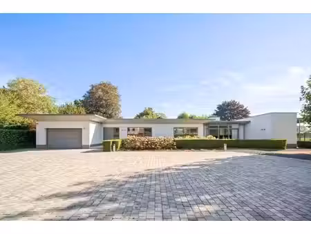 grande maison avec jardin et parking
