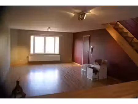 beau duplex stylé 2 chambres avec petite terrasse