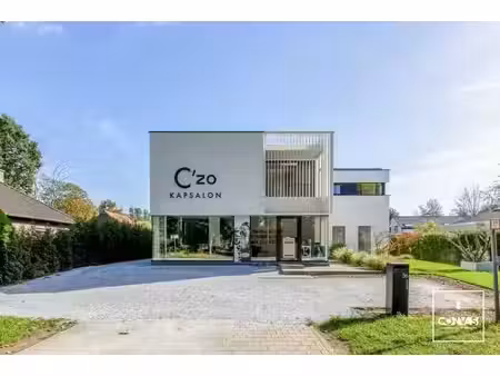 uitzonderlijke villa met handelspand