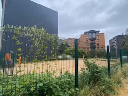 une parcelle de terrain à bâtir