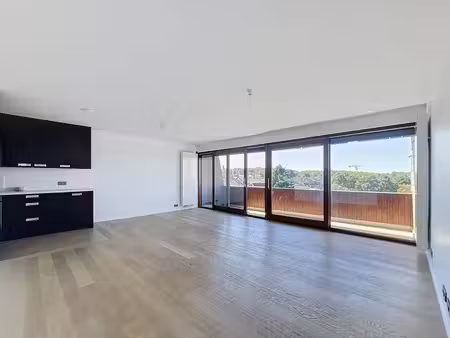 bel appartement rénové de 3 chambres