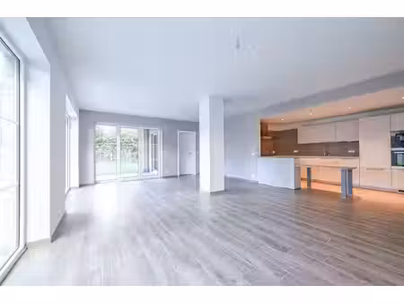 magnifique appt 3ch avec jardin!