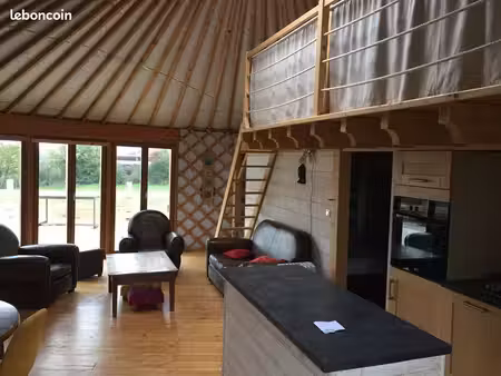 location yourte contemporaine à l'année