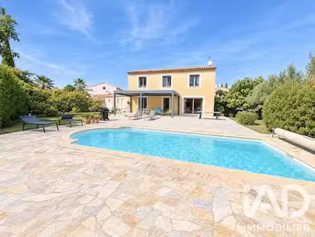 maison traditionnelle à vendre dans le quartier ouest-la plaine
