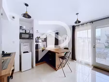 charmant appartement meublé avec terrasse - centre-ville de dreux