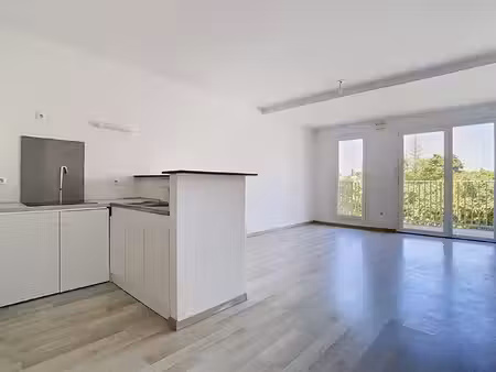 appartement t3 dans residence securisee de 2015 + parking