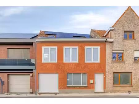rustig en landelijk gelegen verder af te werken rijwoning...