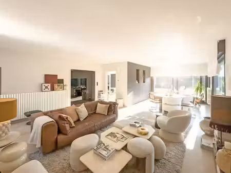 alleenstaande en verzorgde villa met 3 slaapkamers en ee...