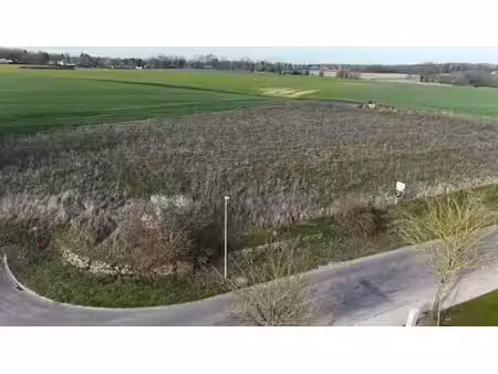 grand terrain dans clos residentiel calme !
