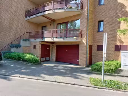 place de parking (dans parking fermé)