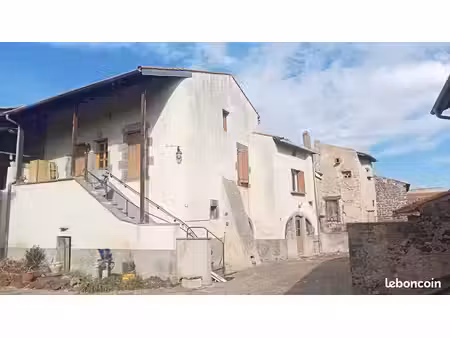 ensemble immobilier à saint bonnet pres riom : 2 maisons  1 grange  dépendances sur terrai