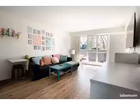 à vendre - t3 70m2 rénové - centre trappes - balcon - parking - cave
