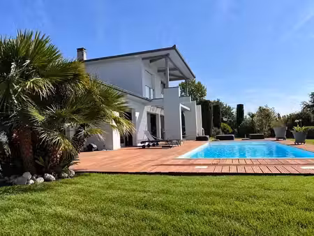 vente maison 5 pièces 215 m² à villeneuve-de-rivière (31800)  750 000 €