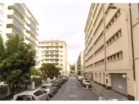 parking/box lyon