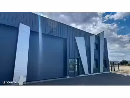 à louer – bureaux / local professionnel – 162 m² – sarcey
