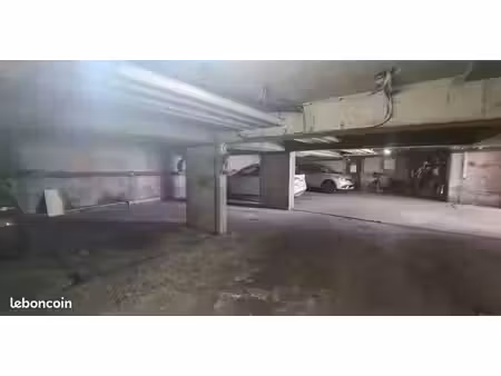 grande place de parking 12 m² – niveau -1 – accès facile – adaptée suv / 4x4 – quartier bu
