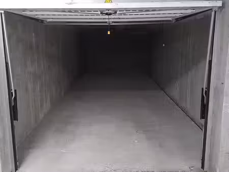 grand garage sécurisé de 22m2