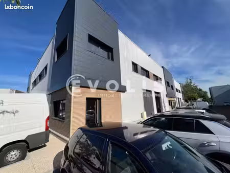 local d'activité 242 m²