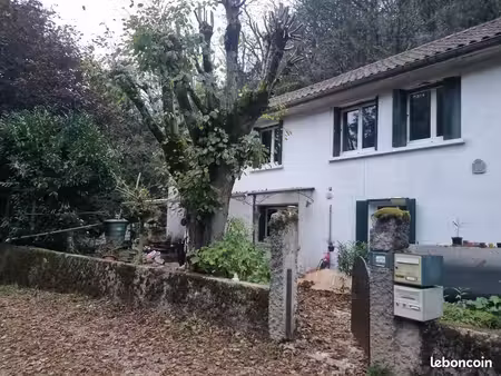 maison (95 m2) + dépendances sur terrain boisé (16600m2) avec ruisseau - havre de paix en 