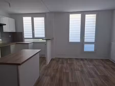 trappes centre – appartement t5 rénové avec balcon – proche gare