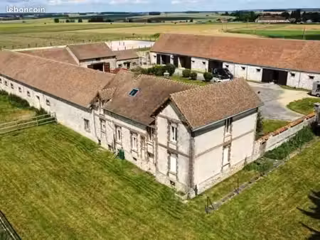 cellules de stockage • ateliers • dépôts • bureaux • gardiennage - 5 à 300 m²