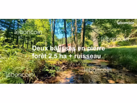 propriété forestière – deux bâtisses en pierre – 2 5 hectares de forêt avec ruisseau – sec