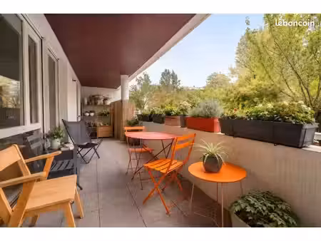 appartement meublé - 5 min metro - 41m2 + 15m2 de terrasse + parking